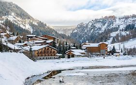 Tetras Lodge